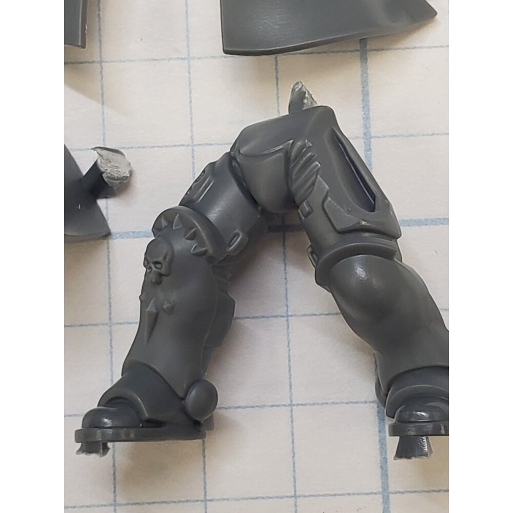 40k Space Marine Bits Primaris Chaplain Robed Armored Torso Legs Set #01 - Picture 6 of 6